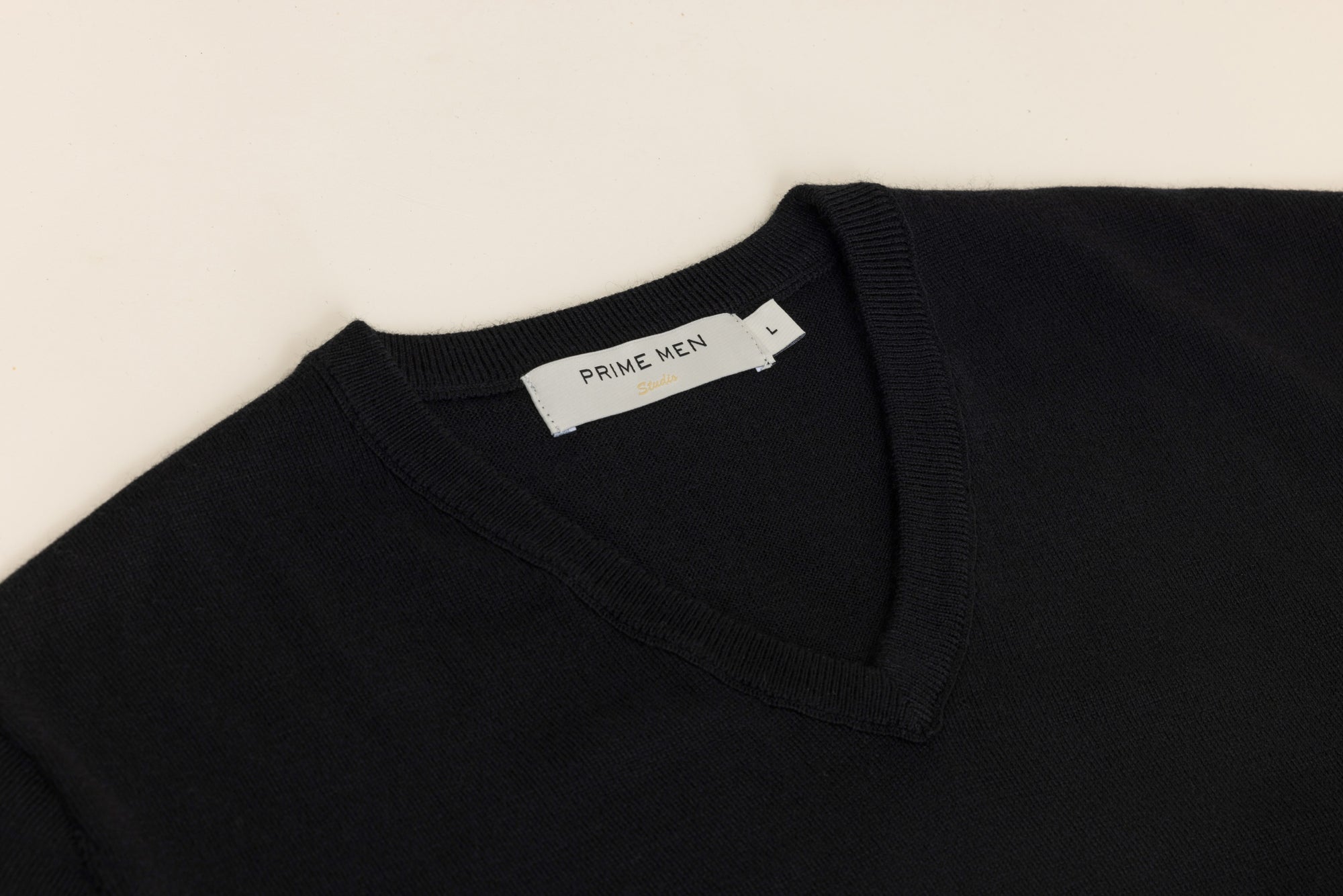 MERINO V NECK KNIT BLACK